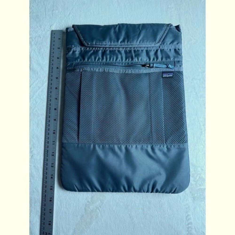Patagonia Padded Laptop Sleeve Case Blue Grey Mesh Pocket Zippered Tech Bag